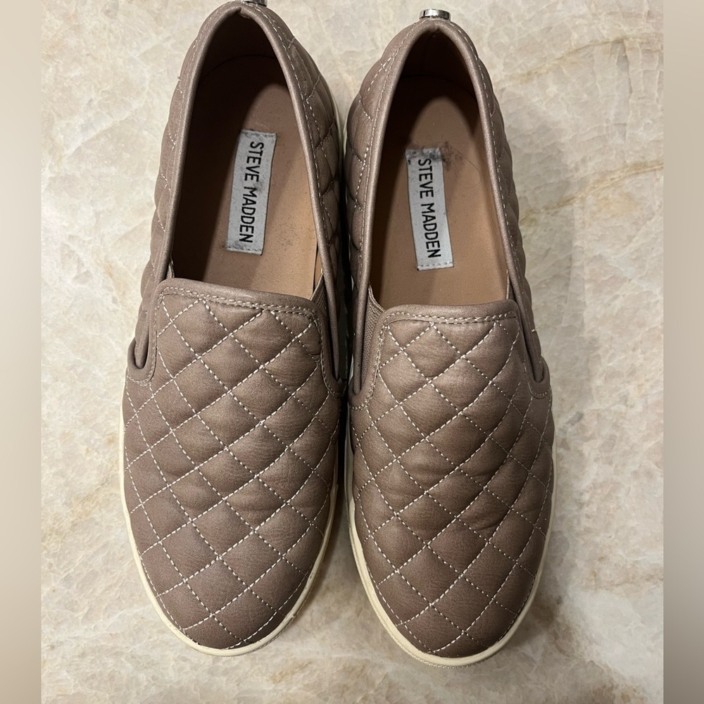 Steve Madden Ecentrcq Quilted Loafers Slip-Ons